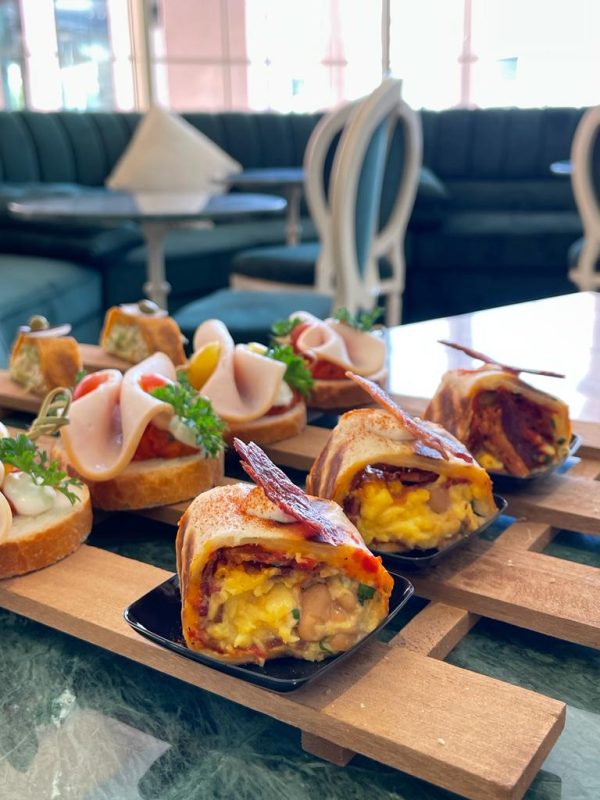 Egg , Bacon & Beans Buritto بوريتو البيض ولحم البقر المقدد والفاصوليا
