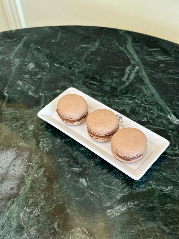 Caramel Macaroons ماكرون بنكهة الكاراميل
